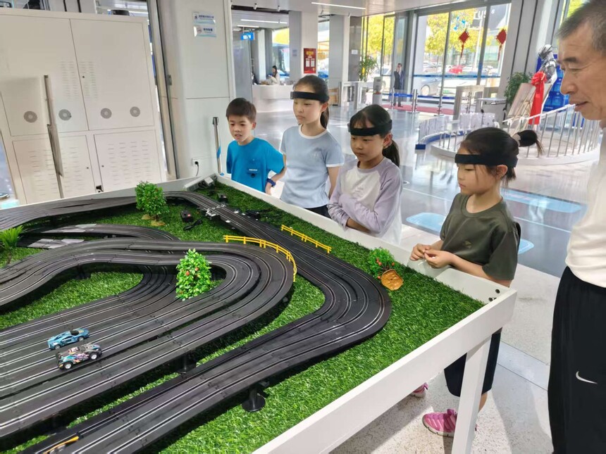 意念控制赛车.jpg