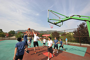 與市質監站舉辦迎“五一”籃球友誼賽