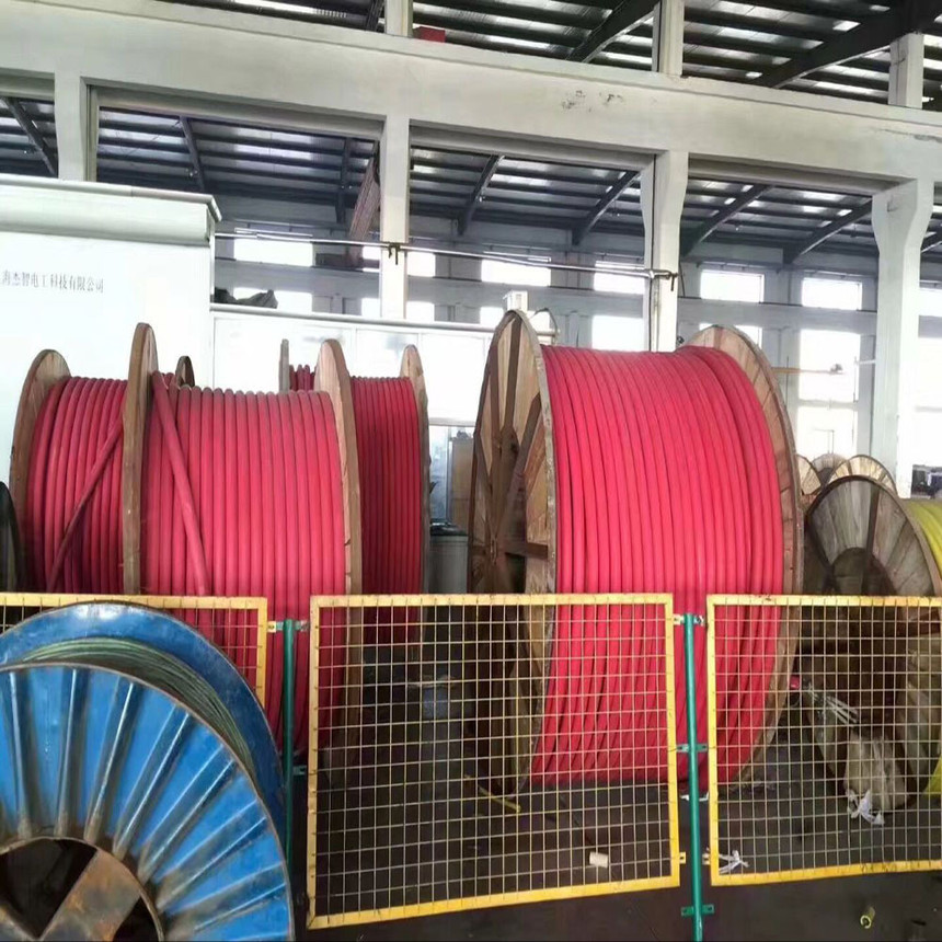 1567176167439837.jpg 9641811584_51796552.jpg