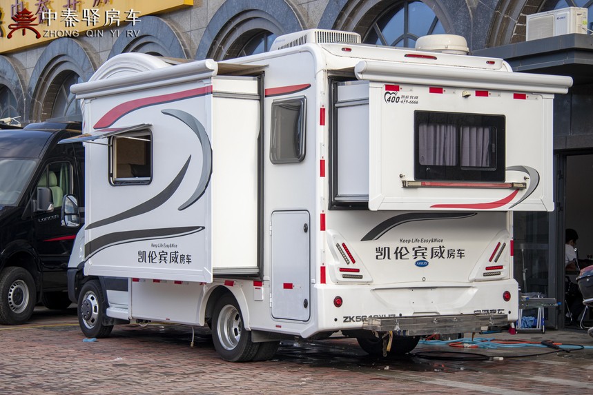 新到准新车两台凯伦宾威双拓展房车40009000公里