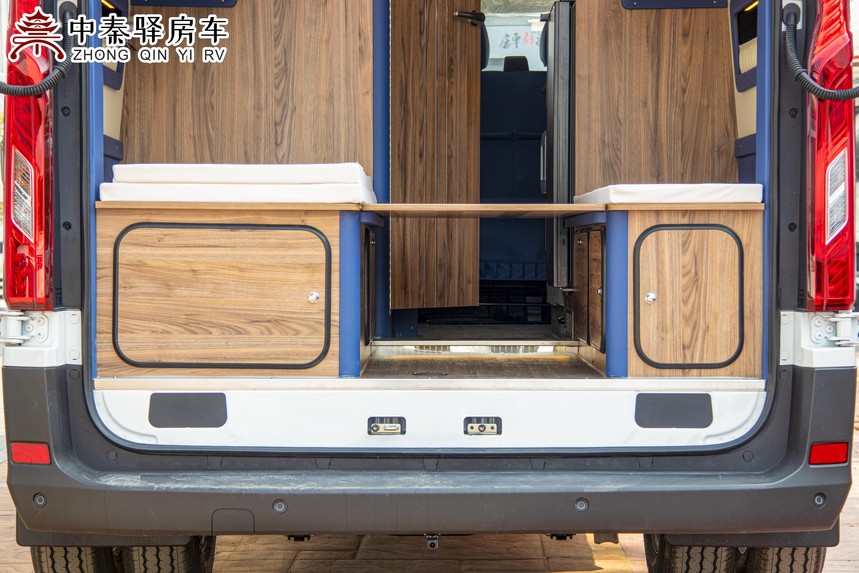 国六长轴上下铺后双轮华辰v90b型房车已到店