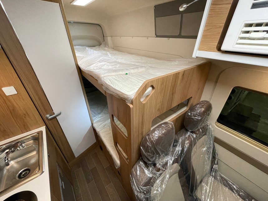 b型房车的天花板上汽大通原厂旅行家v90纵床版