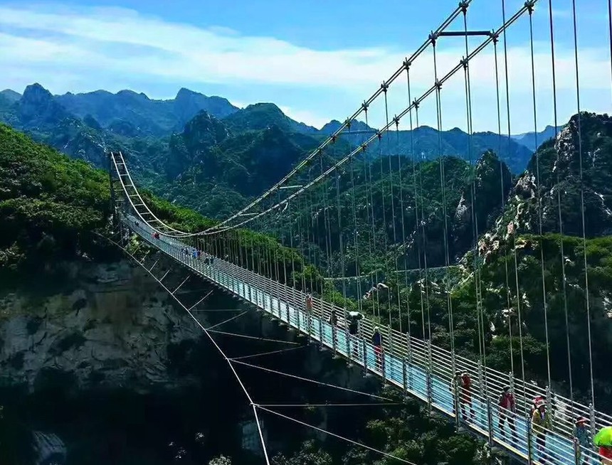 玻璃天桥