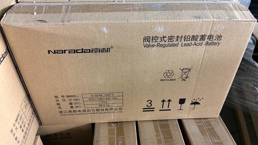 ϶
