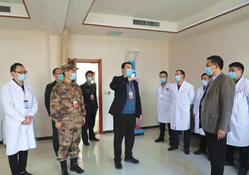 1612318664859307.jpg 新密市征兵领导小组组长、市政府副市长李磊指导征兵体检工作.jpg
