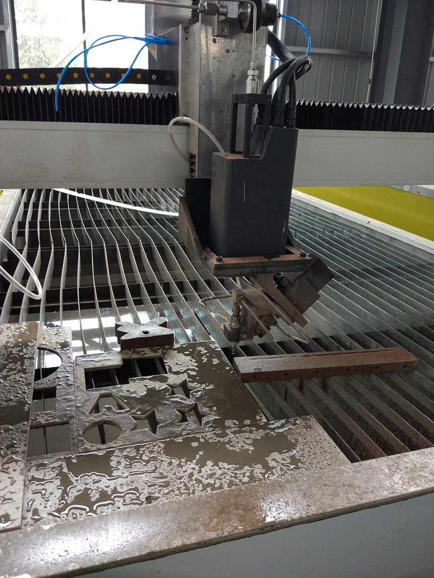 1559187333201051.jpg 5 axis cutting head .jpg