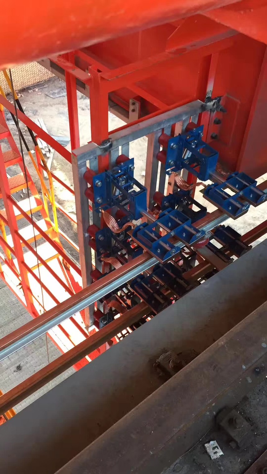 行车滑触线安装图展示:山东腾云电气有限公司