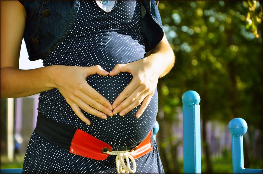 pregnant-tummies-heart-in-anticipation-of-the-60646.jpeg