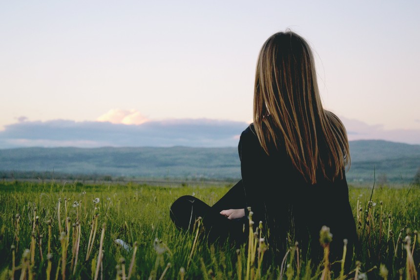 woman-wearing-black-long-sleeved-shirt-sitting-on-green-691919.jpg