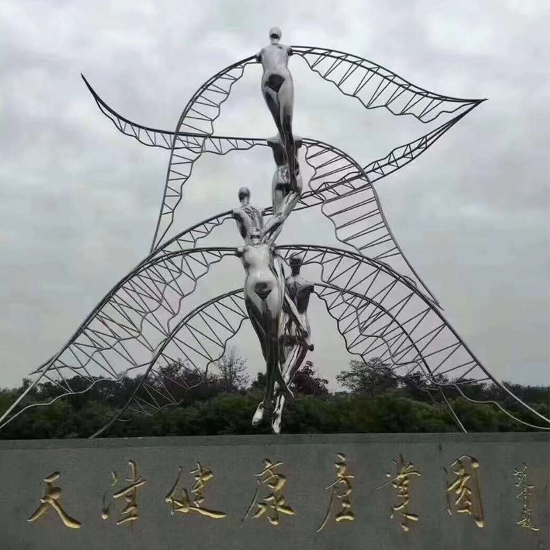 镜面不锈钢雕塑的特征及优点