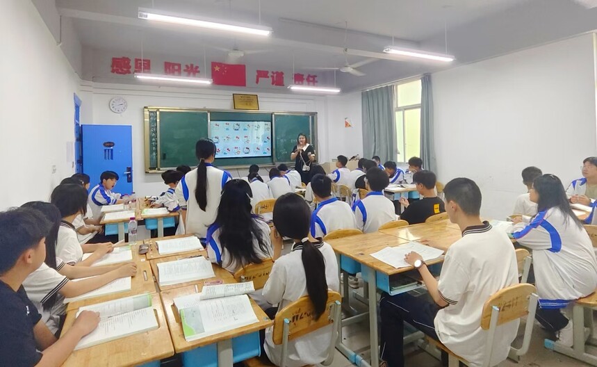 �ɶ�ϣ��ְҵѧУ