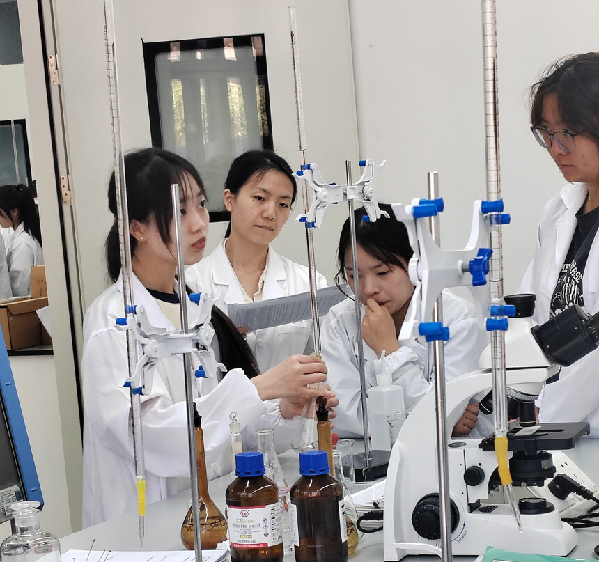 �ɶ�ϣ��ְҵѧУ