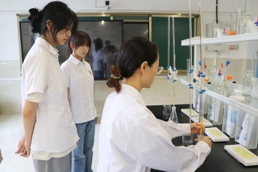 �ɶ�ϣ��ְҵѧУ