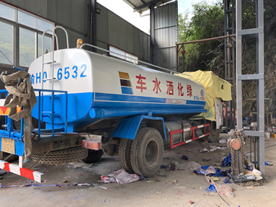 洒水车车身广告.jpg 洒水车车身广告.jpg