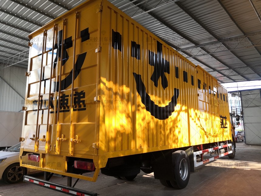 车身广告怎样设计充满创意?怎么设计车身广告投放的策略方案.jpg 车身广告怎样设计充满创意?怎么设计车身广告投放的策略方案.jpg