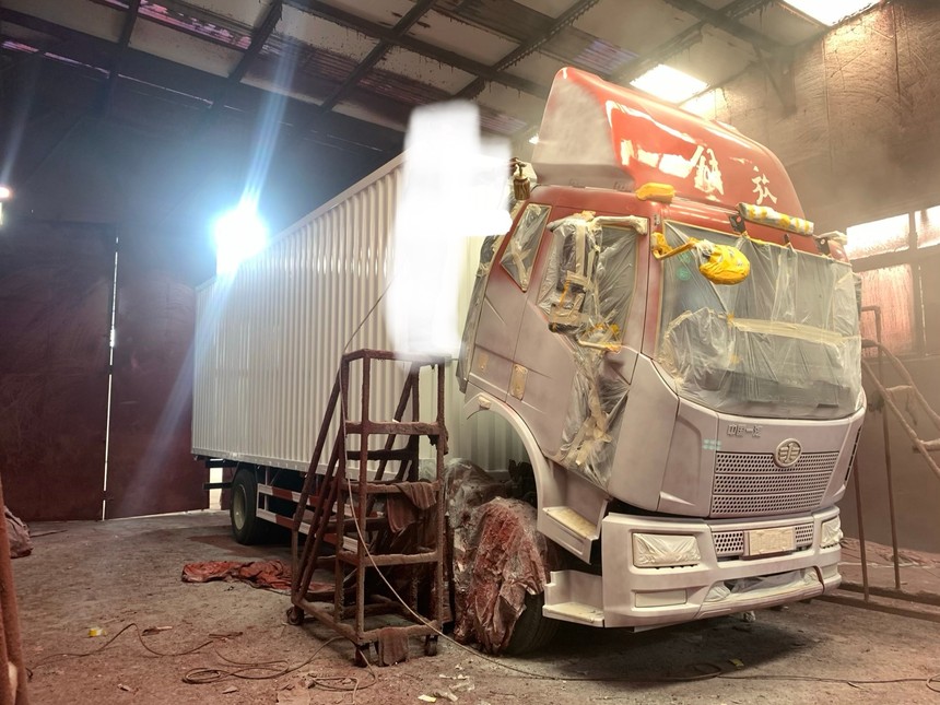 货车车身广告喷漆.jpg 货车车身广告喷漆.jpg