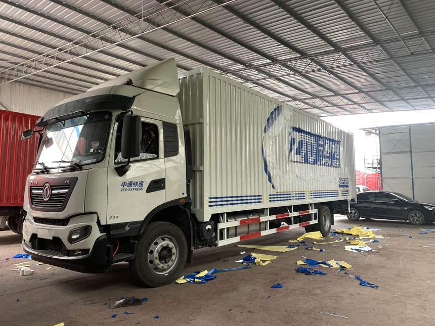 重庆车身广告如何设计制作好看?重庆货车做车身广告大概需要多少钱?.jpg 重庆车身广告如何设计制作好看?重庆货车做车身广告大概需要多少钱?.jpg