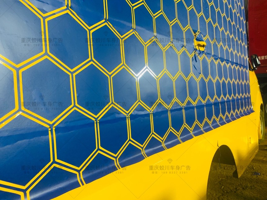 重庆售货机机身广告可以吗?机身贴安装方法及车贴广告安装技巧.jpg 重庆售货机机身广告可以吗?机身贴安装方法及车贴广告安装技巧.jpg