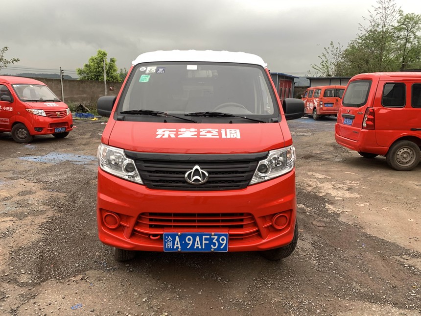 东芝空调 地暖~新风 面包车车身广告案例.jpg 东芝空调 地暖~新风 面包车车身广告案例.jpg