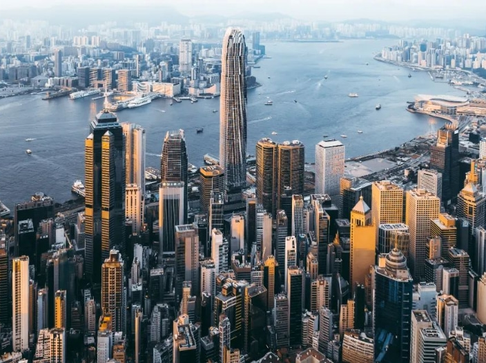 购买重疾险，选择在香港or内地购买呢？