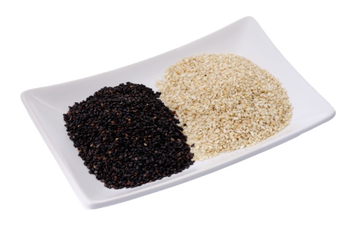 黑芝麻补钙又助排便,黑芝麻白芝麻营养功效比一比!_心安医疗顾问有限