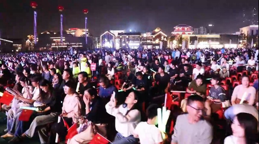 1759057498539715.jpg 观众.jpg