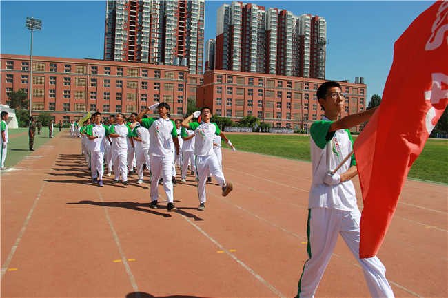 扣好青春第一粒扣子 打好青春之奋斗底色 --记河北保定外国语学校2019