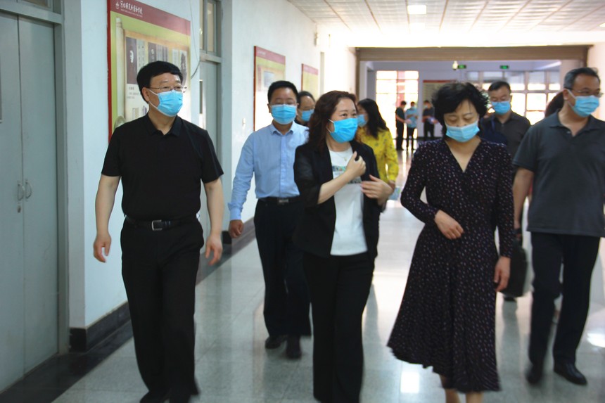 河北省教育厅党组成员,省教育考试院院长范国珍一行莅临我校检查调研