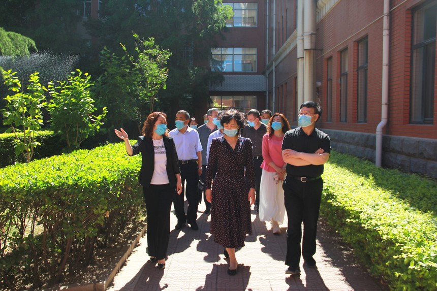 河北省教育厅党组成员,省教育考试院院长范国珍一行莅临我校检查调研