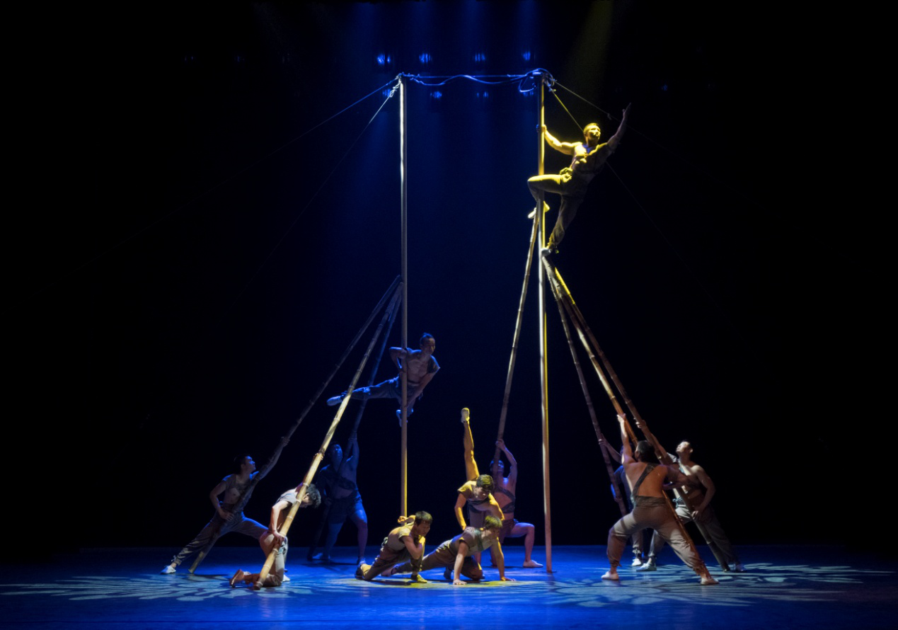 自贡市杂技《爬杆——辊工情》入选第十届全国杂技展演