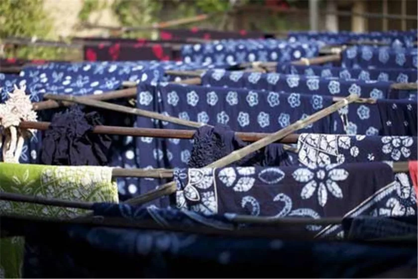 2006年以及2008年,云南大理的白族扎染技艺,四川的自贡扎染技艺先后被