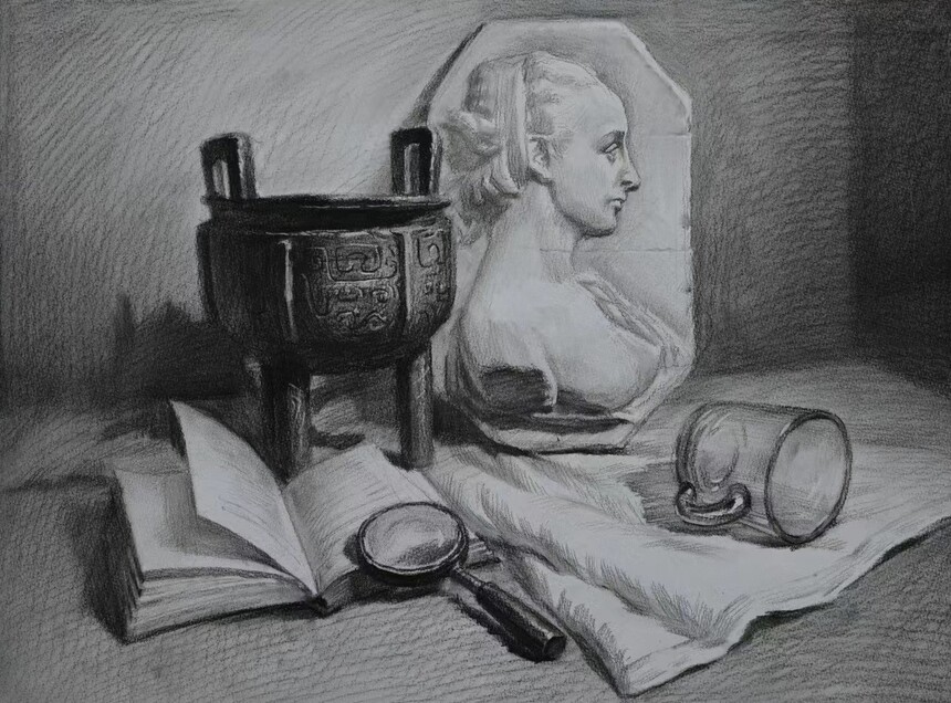 淄博画室:明暗交界线在素描静物表现中的重要意义 淄博画室:明暗交界线在素描静物表现中的重要意义