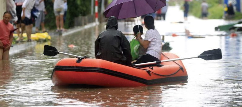 暴雨袭击广东珠海 部分地区水浸严重