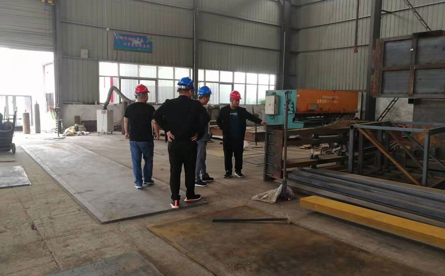 许昌客户来厂考察地埋式垂直垃圾压缩中转站设备 许昌客户来厂考察地埋式垂直垃圾压缩中转站设备