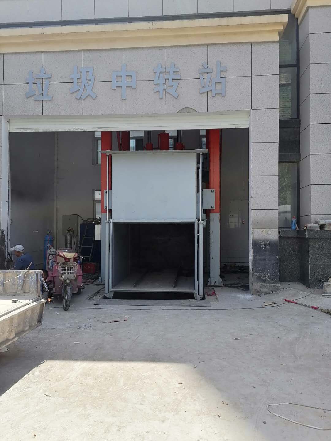 江西九江固定式垃圾压缩站的现场