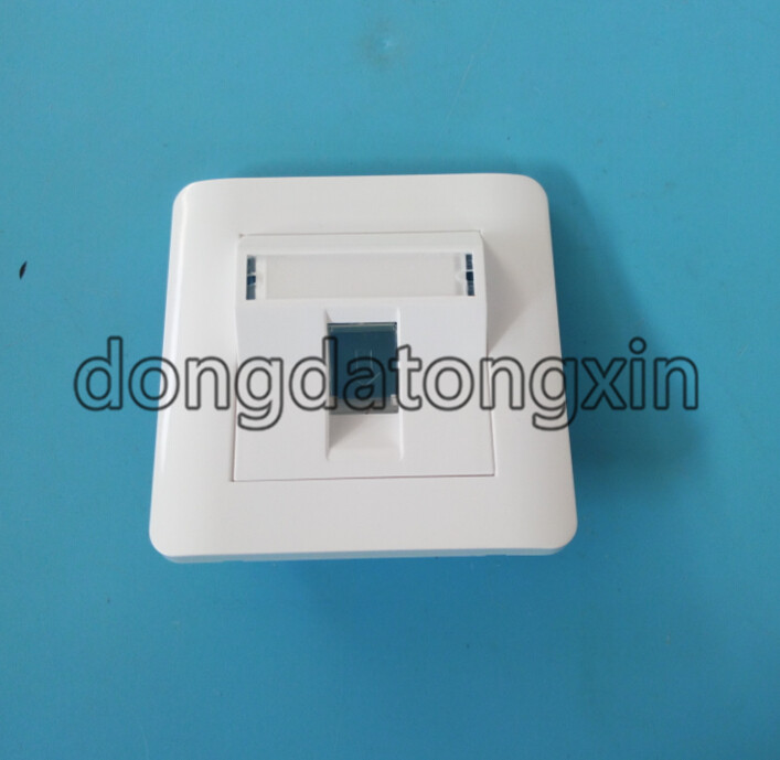 1564561395233909.jpg 光纤桌面盒DD-GQMB13.jpg