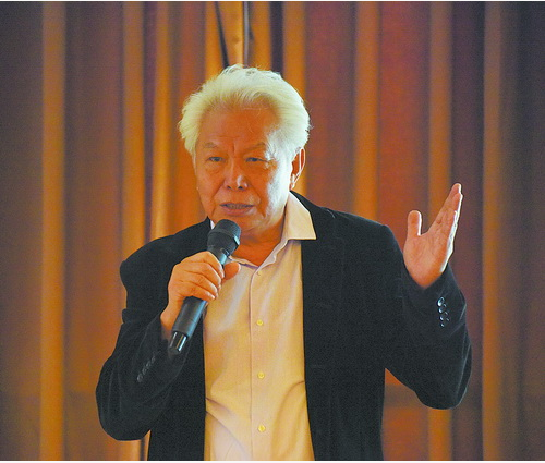 著名导演黄健中重返集美中学 一直把"诚毅"校训当作座右铭