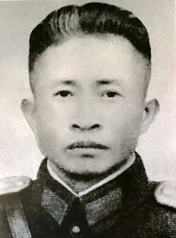 黄立功,福建上杭人.1952年入朝作战,任志愿军15军45师见习副师长.