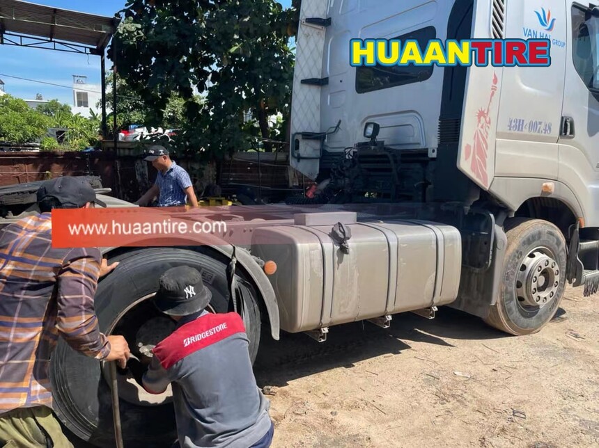 Huaan tire 8848 Pattern in truck application