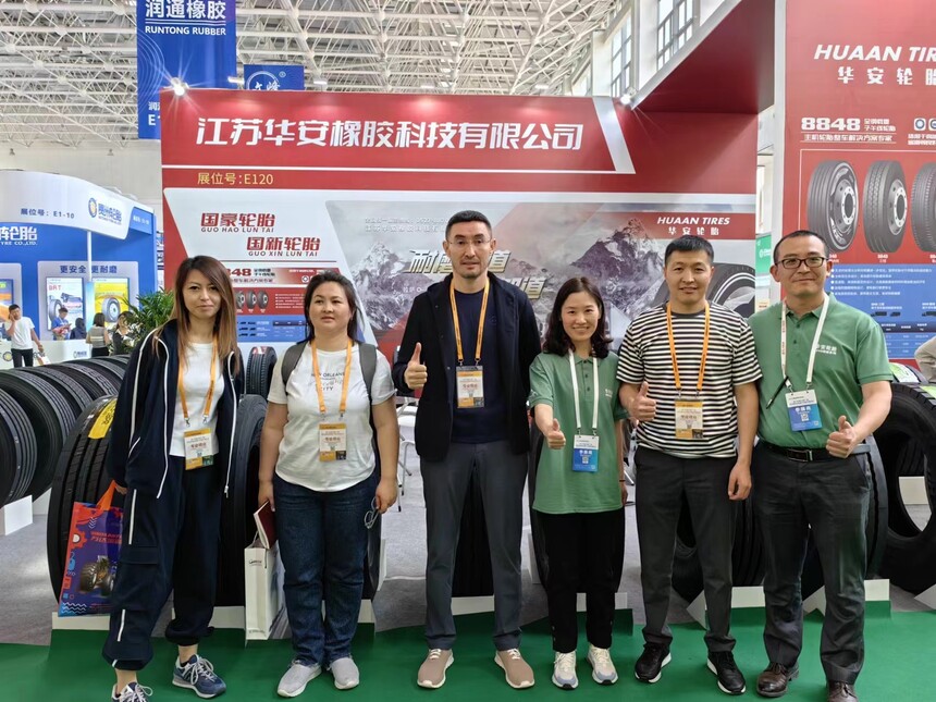 Huaan tires team and customers from overseas In ChinGRTAE Exhibition