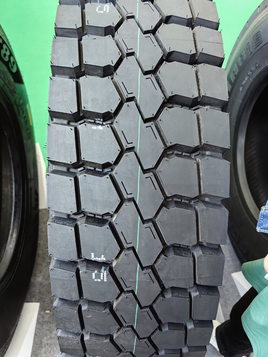 Huaan tire 12R22.5 20PR HA66