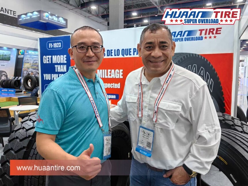 Huaan Tire team and hits customers in Panama Exhibition
