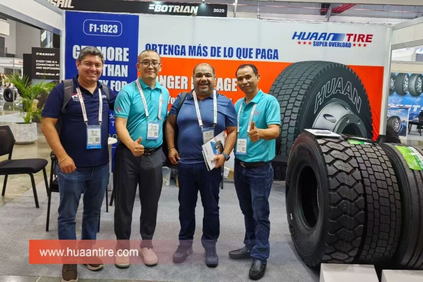 Huaan Tire team and hits customers in Panama Exhibition