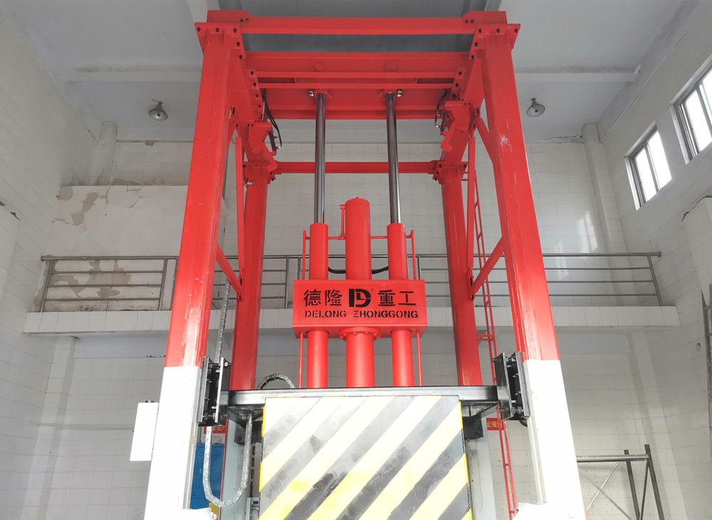 带副箱的四台垂直提升式垃圾压缩站安装在河南新乡县