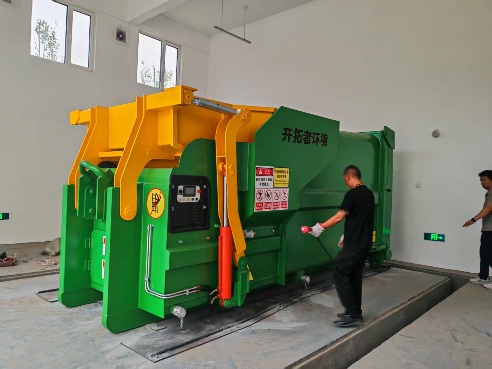 移动式垃圾压缩机 移动式垃圾压缩机