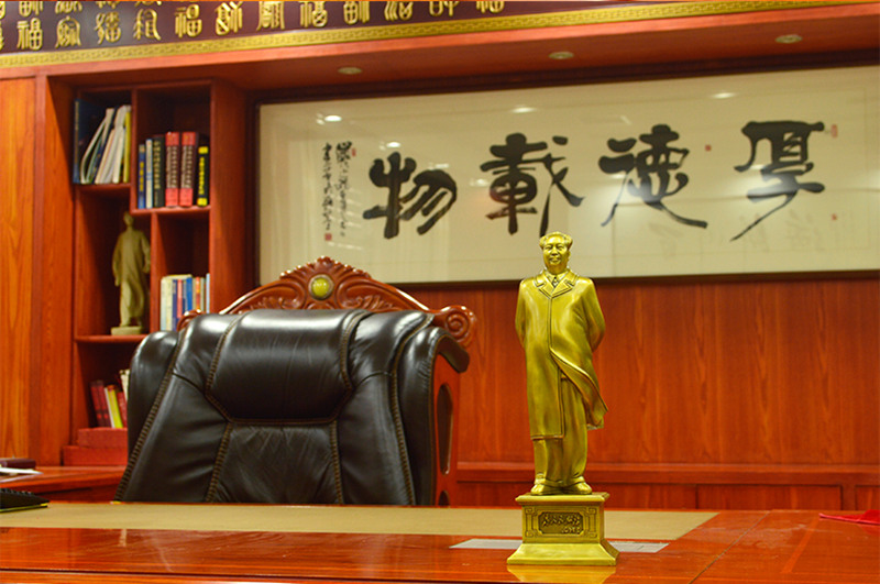 毛主席铜像.jpg 毛主席铜像.jpg