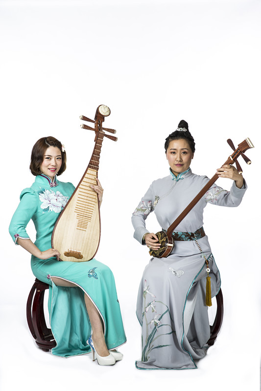 四川扬琴演员-吴瑕(左)胡郦珈(右)