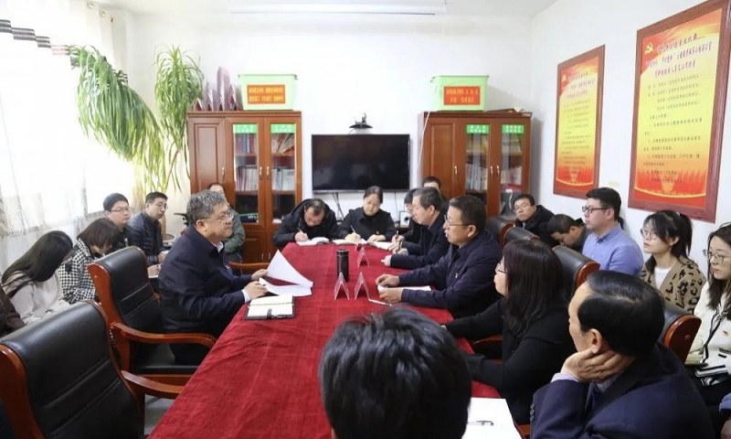 静乐县委书记王昕在县委组织部,县委统战部调研指导工作