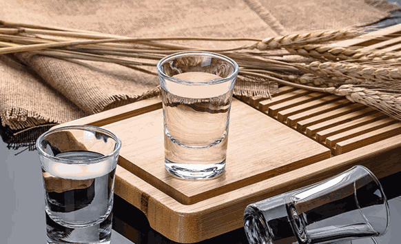 1746686955718695.jpg 白酒2.jpg