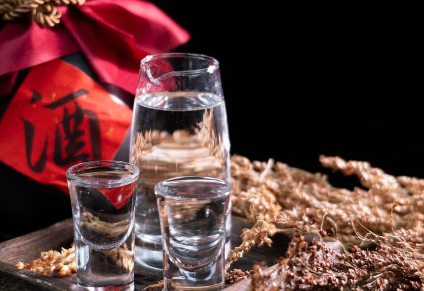 1757062112737614.jpg 白酒3.jpg